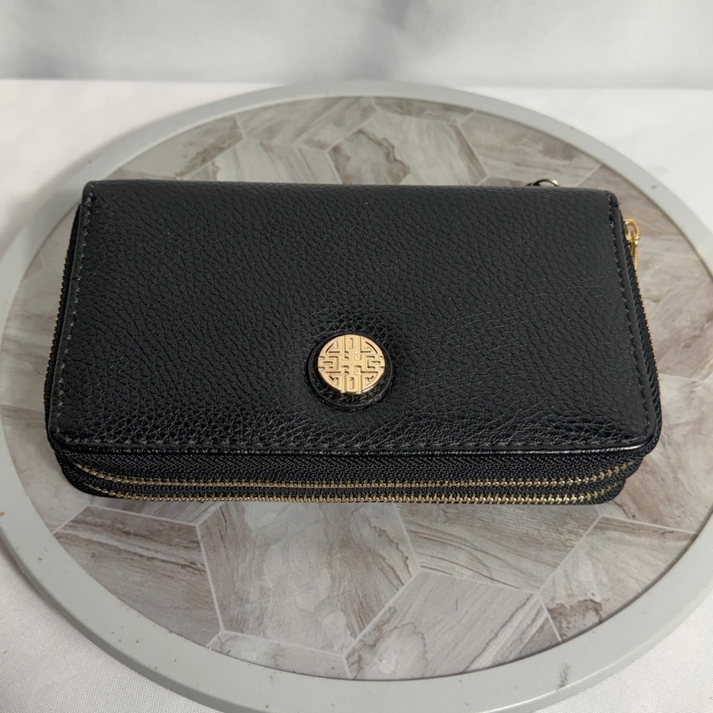 Black Pebbled Faux Leather Double Zip Wristlet Wallet Gold Medallion Logo